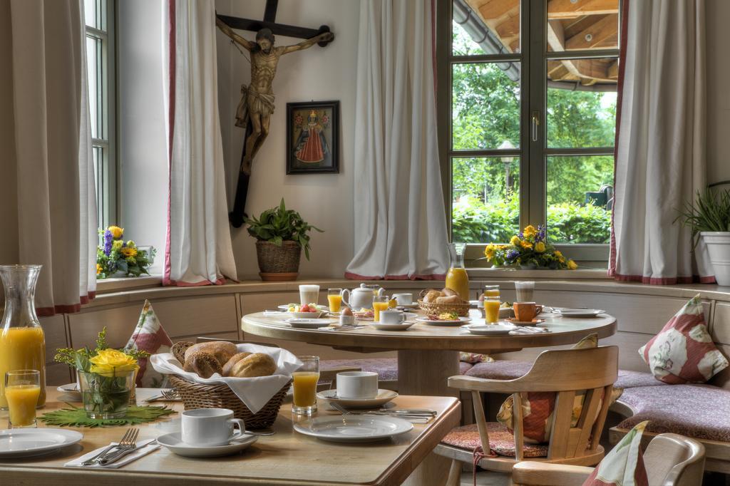 Hotel Zur Post Aschheim Bagian luar foto