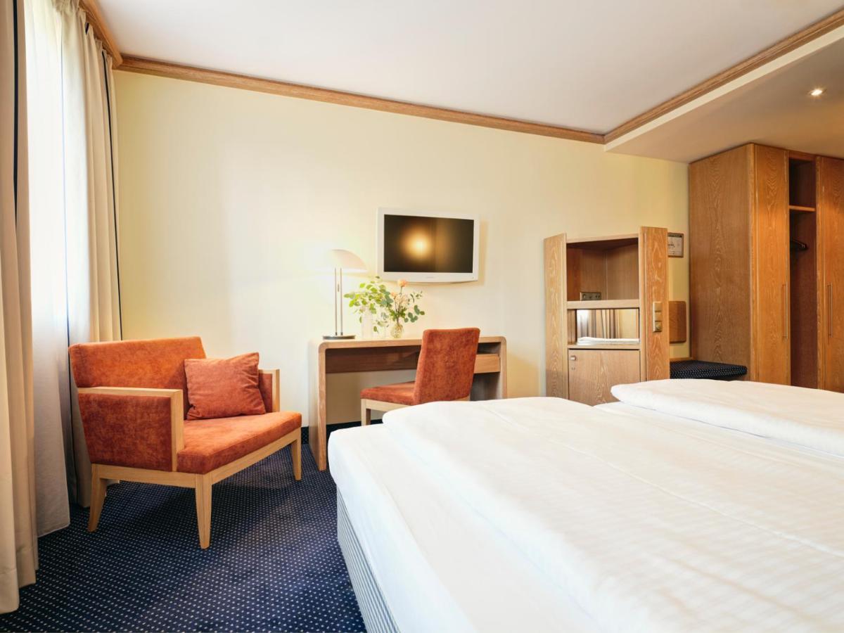 Hotel Zur Post Aschheim Bagian luar foto