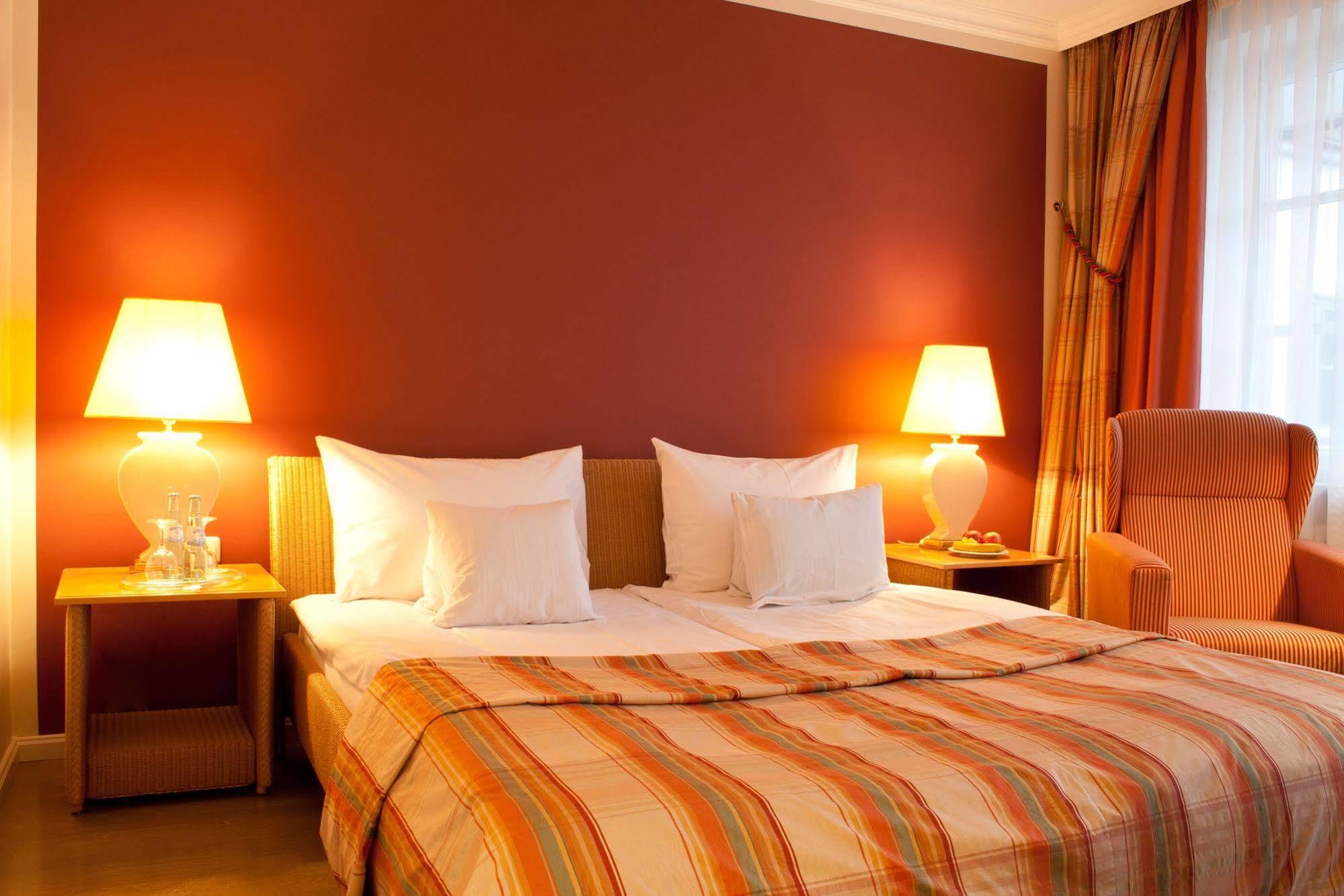 Hotel Zur Post Aschheim Bagian luar foto