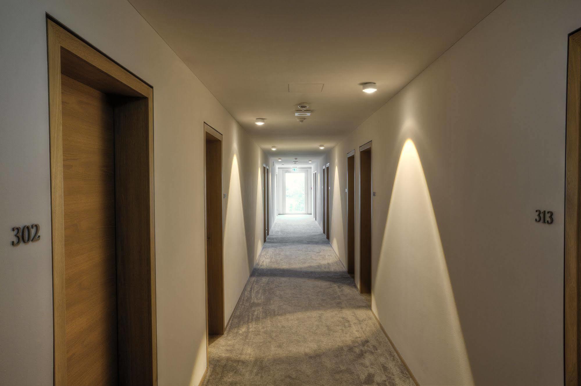 Hotel Zur Post Aschheim Bagian luar foto
